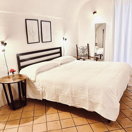 Stecado Caste - Dimora Storica Nel Cuore Del Paese Dolceacqua Exterior foto