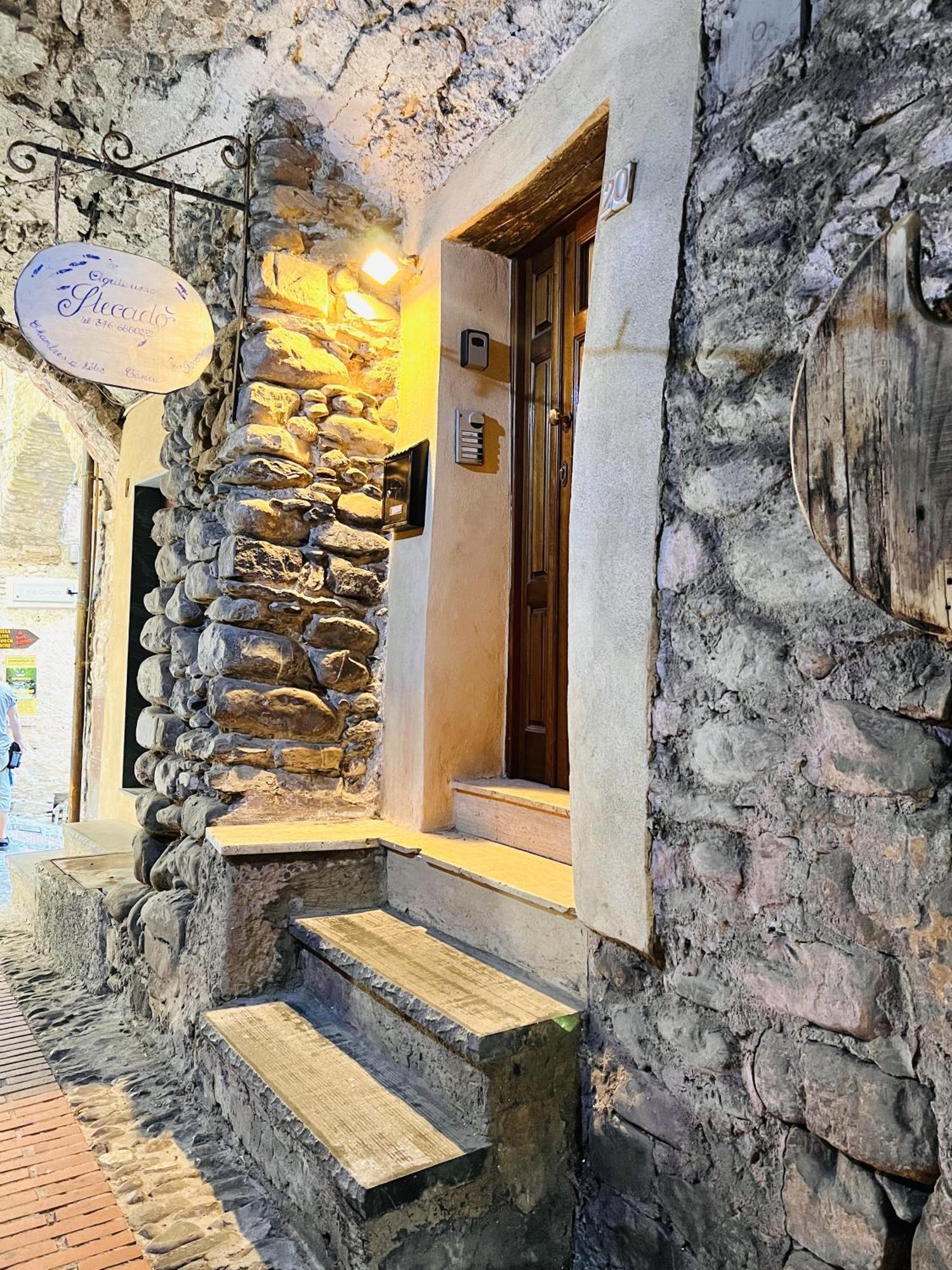Stecado Caste - Dimora Storica Nel Cuore Del Paese Dolceacqua Exterior foto